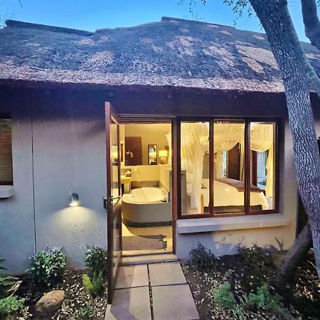 10 Raptors Lodge Hoedspruit Bagian luar foto