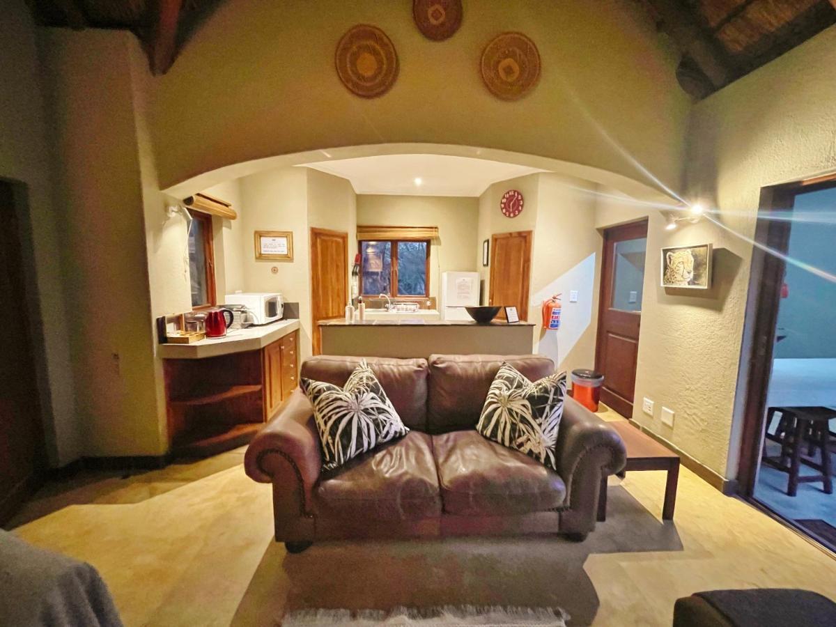 10 Raptors Lodge Hoedspruit Bagian luar foto