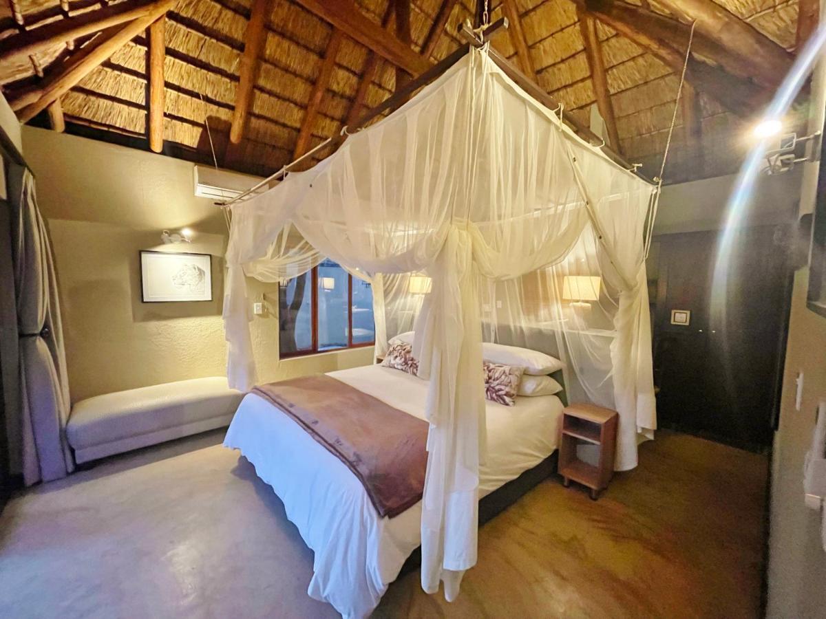 10 Raptors Lodge Hoedspruit Bagian luar foto