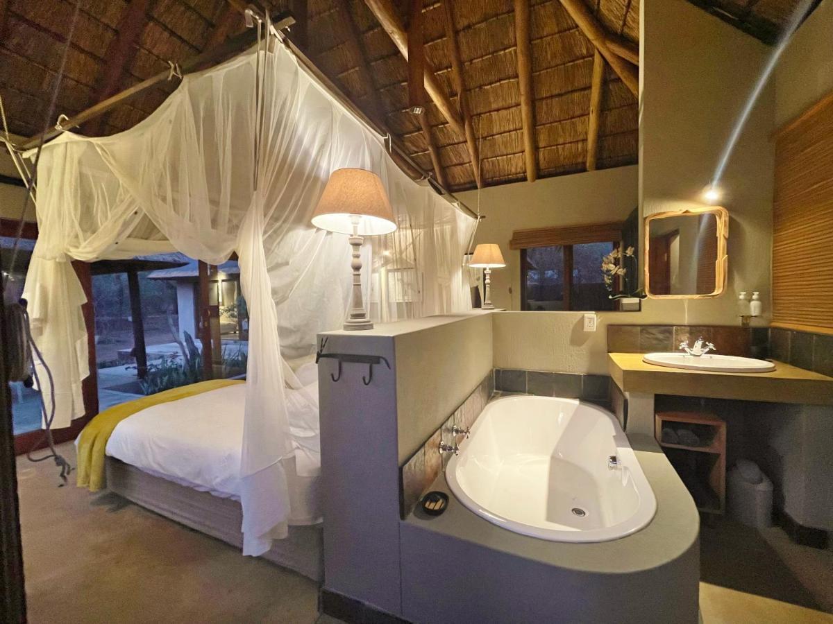 10 Raptors Lodge Hoedspruit Bagian luar foto