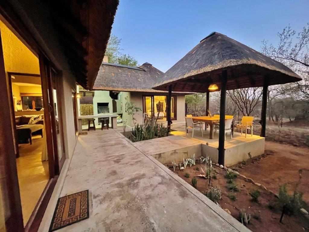 10 Raptors Lodge Hoedspruit Bagian luar foto